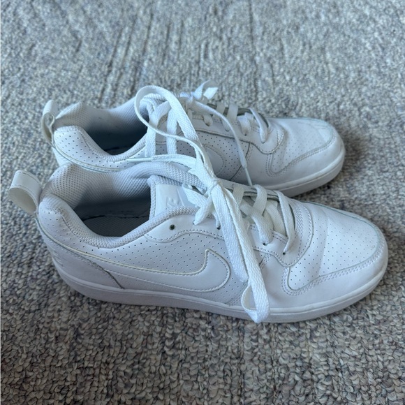 Nikes shoes 8.5 - Picture 3 of 6